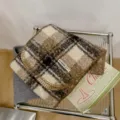 Sciarpa a quadri in lana riccia con motivo marrone e beige caldo - Moka Marrone Cammello