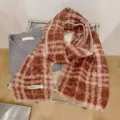 Elegante sciarpa in lana bouclé a quadri rosa e marrone, morbido scaldacollo invernale testurizzato - Rosso Atmosferico