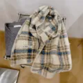Sciarpa scozzese alla moda in lana bouclé blu e marrone, calda e molto soffice. - Blu Caffè