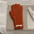 Comodi guanti in lana intrecciata arancione da donna, ideali per la moda invernale. - Taglia unica / Colore caramello