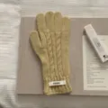 Guanti in lana a trecce gialli da donna per un calore ed un comfort autunno-inverno - Taglia unica / Albicocca