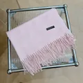 Elegante bufanda de cachemira rosa claro de color sólido con flecos largos para mujer - 180cm / Rosa Claro
