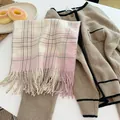 Warmer rosa und cremefarbener Schal im Karo-Muster aus Kaschmir-Imitat mit Fransen - Rosa & Beige / 180cm