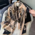 Eleganter Schal mit botanischem Druck in Beige und Schwarz mit Fransen für Damen - 190cm / Schwarz Beige