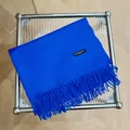 Bufanda de cachemira azul brillante con borlas elegantes y diseño liso minimalista - 180cm / Azul