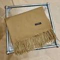 Elegante bufanda lisa de color camello con suave tacto de cachemira y flecos - 180cm / Camel