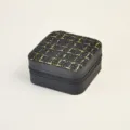 Tragbare schwarze Tweed-Schmuckschatulle mit Goldfäden für Ringe und Ohrringe - Tweed-Stil / 10cm*10cm*5cm / Schwarz