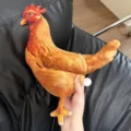 Lustiges realistisches eierlegendes Henne Plüschtier Kissen mit Vogelfedermuster - Ei-Legender Quetsch-Stil / 30 cm