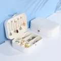 Joyero blanco portátil de doble capa para anillos y collares, estuche de ecocuero - Mediano Blanco Sin Placa para Pendientes / 16*11.5*5cm / Blanco