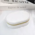 Elegante tragbare weiße ovale Schmuckschatulle aus Samt mit Reißverschluss für Ringe - 14.5x10x5.5cm / Weiß