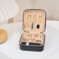 Handig draagbaar zwart sieradendoosje voor op reis met vakjes voor ringen en kettingen - Nieuwe Vorm Stijl / 10cm*10cm*5cm / Zwart