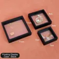 Set aus schwarzen quadratischen PE-Folien-Schmuck-Schwebeboxen in 11cm 9cm und 7cm - Schwarz