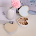 Boîte à bijoux portable en forme de cœur avec miroir intégré, beige et blanc - Cœur / 10x9x3cm / Jaune et Blanc