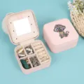 Portagioie rosa portatile con stampa a scimmia e scomparti con specchio integrato - Zodiaco Scimmia / 10*10*5