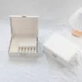 Elegante portagioie a doppio strato in pelle PU bianca per orecchini e anelli - Taglia L / Bianco