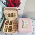 Tragbare rosa Schmuckschatulle mit Spiegel und Buchstaben-P-Patch - Buchstabe P / 10x10x5cm