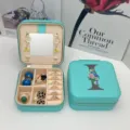 Boîte à bijoux portable en cuir PU turquoise avec miroir et lettre I fleurie déco - Impression Bleue I / 10*10*5cm