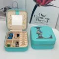 Élégant organisateur de bijoux en cuir PU bleu Tiffany avec lettre L florale et miroir - Impression Bleue L / 10*10*5cm