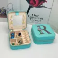 Boîte à bijoux portable en cuir PU bleu Tiffany avec miroir et initiale R fleurie - Impression Bleue R / 10*10*5cm