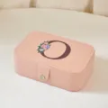 Elegante joyero portátil de cuero PU rosa con un diseño de letra O floral impreso - Mediano Doble Capa Estampado O / 16*11.5*5cm
