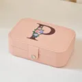 Elegante joyero portátil de cuero PU rosa con diseño floral de la letra P para anillos - Mediano Doble Capa Estampado P / 16*11.5*5cm
