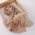 Detalle de bufanda elegante de gasa con bordado de encaje blanco intrincado en los bordes - 180cm / Camel