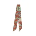 Dettaglio di una sciarpa di seta rossa stile cinese retrò con motivi a pittura murale. - Stampa Stile Dunhuang Rosso (GF001-10) / 130cm
