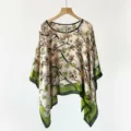 Detalle del chal de seda con estampado floral para mujer y elegante motivo de mariposas - TS2414