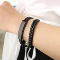 Trendy dubbel gewikkelde zwarte gevlochten leren armband met matzwarte metalen plaat - Verlengde Versie / Zwart