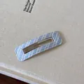 Dettaglio ravvicinato della texture a scacchi azzurri su una graziosa molletta per capelli - A quadri / Blu Chiaro Rettangolare
