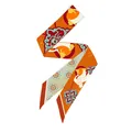 Detail van een smalle zijden sjaal met traditionele Chinese kraanvogel- en wolkmotieven - Roodgekroonde Kraanvogel - Oranje / 130cm Pak
