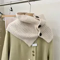 Detail of a beige knitted neck warmer with three black buttons and soft rib texture - One Size / Elegant White