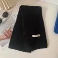 Morbida sciarpa in maglia nera con etichetta di stile per calore autunnale e invernale - 151 cm / nero classico