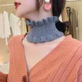 Elegant grey knitted neck gaiter with ruffled edges, perfect for women's winter warmth. - 9*13cm / Gray