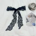 Detailweergave van een vintage zwart bloemen kantlint voor haar of taille - Kant Bloemenkrans / Zwart