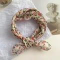 Elegante pañuelo cuadrado de estilo coreano con delicados motivos de flores rosas para verano - 58*58cm / Manzana