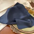 Elegante foulard quadrato di seta blu navy per abbigliamento professionale donna - 70*70cm / Nero