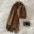 Écharpe d'hiver classique à carreaux marron et rouge avec pompons pour plus de chaleur - 200x68cm / Plaid Marron Orange