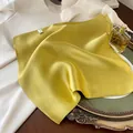 Elegante piccolo foulard quadrato in seta gialla a tinta unita da ufficio - 70*70cm / Verde erba