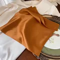 Elegante foulard di seta arancione bruciato tinta unita per abito da ufficio donna. - 70*70cm / Colore caramello