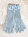 Primer plano de guantes de punto azul claro con parches azules y puños grises - Talla única / Azul zafiro