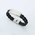 Geflochtenes schwarzes Lederarmband mit polierter Edelstahl-Identifikationsplatte - Silber