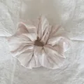 Chouchou volumineux style nuage avec rayures roses et vertes pour coiffures variées - Style de Nuage / Rayures verticales roses