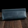 Trousse vintage en cuir Crazy Horse bleu avec fermeture automatique à ressort - Bleu
