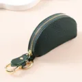 Étui à clés en cuir grainé vert foncé avec fermeture éclair et mousqueton dorés - Vert Foncé