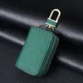 Estuche para llaves de coche en cuero granulado verde con elegante cremallera dorada. - Verde Oscuro