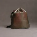 Handgemaakte vintage donkerbruine rundlederen trekkoordtas voor munten en sieraden - Roodachtig Bruin