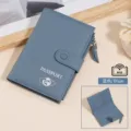 Custodia per passaporto in pelle blu con protezione RFID e tasca con cerniera - Blu jeans