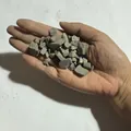 Natuurlijke ruwe pyriet minerale stenen in de hand voor geologische studie - 100g Verpakking (Onregelmatig 0.5-1.5cm, Ongeveer 5-8 Stuks)