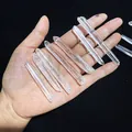 Pointes de cristal de quartz clair naturel tenues en main pour référence de taille - 100g Cristaux Simples Haute Transparence (6-9cm)